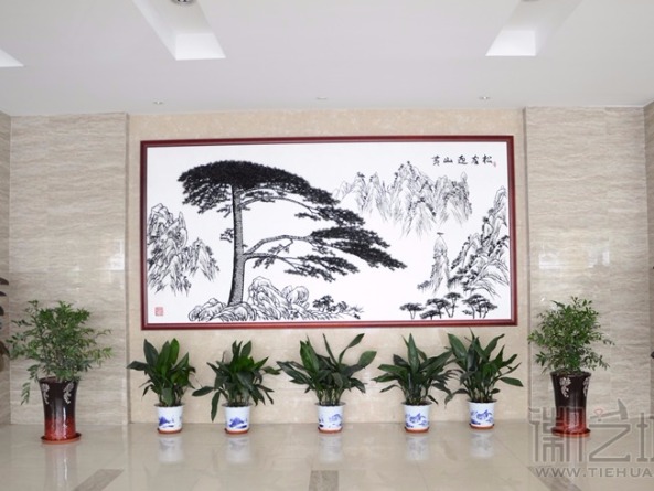 安徽省煤炭科学研究院办公楼大厅背景墙《迎客松》铁画