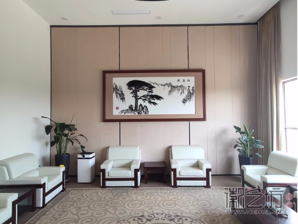 适合会议室接待厅挂的《迎客松》铁画(300x150cm)